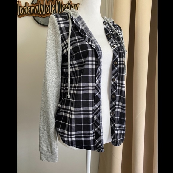 ⏰ Polly & Esther - Plaid Button Down Shirt - L - Picture 1 of 5